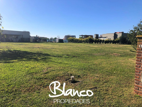 Imagen 2 de 18 de Excelente Lote Interno Dentro Del Barrio El Cantón - Norte