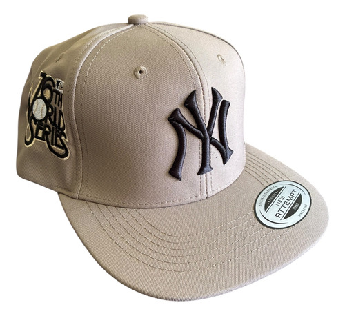 Gorra Yankees Series Bordada Ajustable Plana Caqui Unitalla Ajustable Lisa