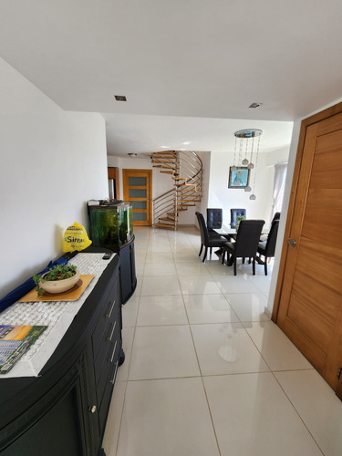 Penthouse De 3 Niveles En Naco A Pocos Minutos De La Av. 27