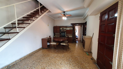 Casa 4 Ambientes, 2 Plantas, 2 Baños, Cochera