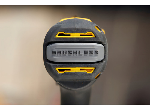 Taladro Atornillador 13mm 20v + 2 Baterías Y Maleta Stanley Amarillo 50 Hz/60 Hz