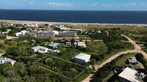 Excelente Terreno Con Vista Al Mar En Punta Del Este, 1000m²