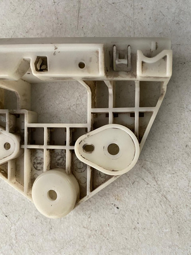 Guia Soporte De Faro Izquierdo Nissan Np 300 Año 2016 A 2020 (Usado)