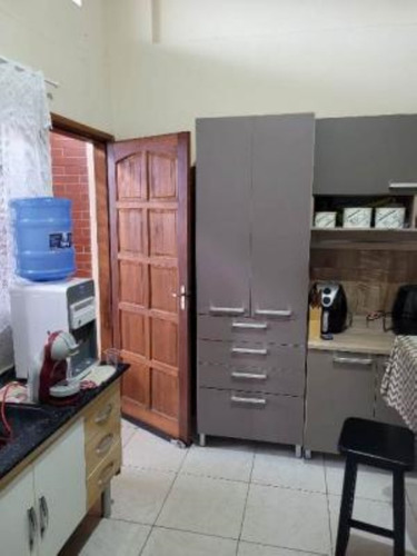 Imagem 5 de 10 de Casa No Bairro Nova Itanhaém, Em Itanhaém, Litoral Sul De São Paulo, Localizada Lado Serra. Imóvel Com 145 M² De Área Total. Possui Vaga Para 01 Automóvel.