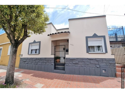 Casa En Venta De 3 Ambientes + Terraza + Departamento Con Entrada Independiente