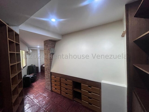 Impecable Y Bello Apartamento En Alquiler Ubicado En San Román 24-22455