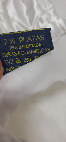 Cubrecama Y Sábana De Satén 2 1/2plazas Usado Blanco Rombos (Usado)