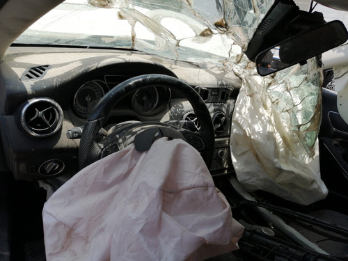 Imagen 8 de 10 de Mercedes Benz Cla 200 Por Partes