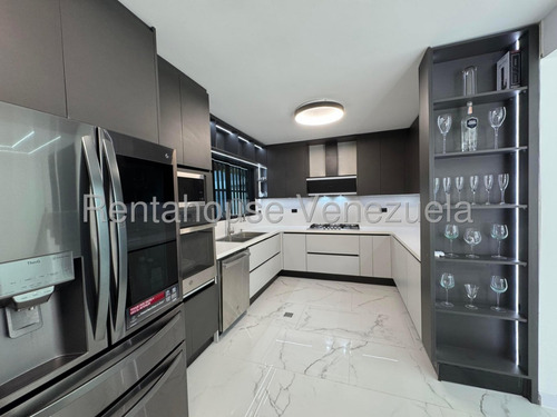 Tm. #25-13675. Casa Totalmente Remodelada En Venta, En El Cafetal