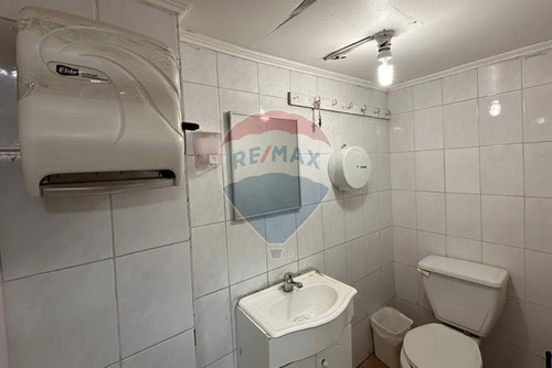 Gran Edificio Comercial De 5 Pisos