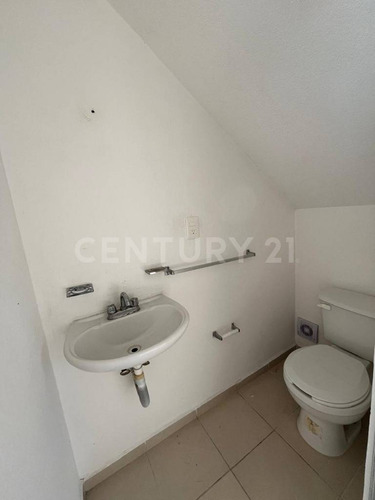Casa En 2 Niveles Con Patio De Servicio En Real Solare, El Marqués, Querétaro