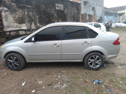 Ford Fiesta Sedan 1.6 Flex 4p 2005