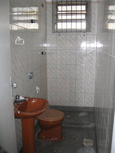 Imagem 9 de 16 de Sala Comercial Bem Localizada Com 2 Banheiros E 1 Lavabo No Centro Em Sao Vicente - Hm1665
