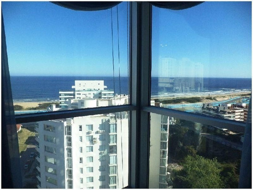 Apartamento En Alquiler Por Temporada De 3 Dormitorios En Playa Brava