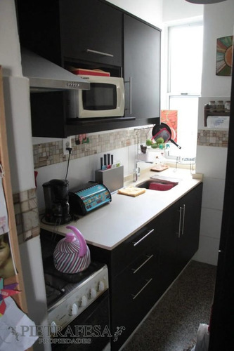 Imagen 5 de 15 de Casa En Venta - 2 Dormitorios, 1 Baño, Azotea Con Parrillero - Mariano Moreno - La Blanqueada