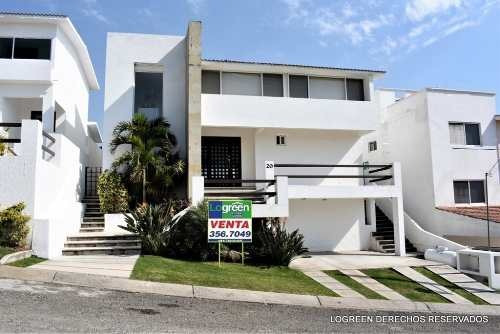 Imagen 1 de 14 de A La Venta Bonita Casa Con Excelentes Espacios Y Vista Panor