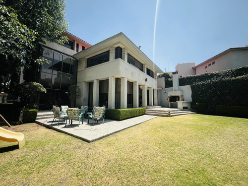 Lomas De Las Palmas, Casa En Venta En Calle Cerrada