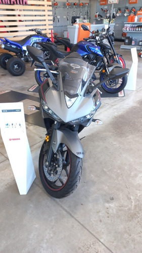 Imagen 2 de 3 de Yamaha R3