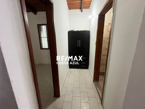 Remax Vende Amplia Casa En Conjunto Los Coralitos Tucacas