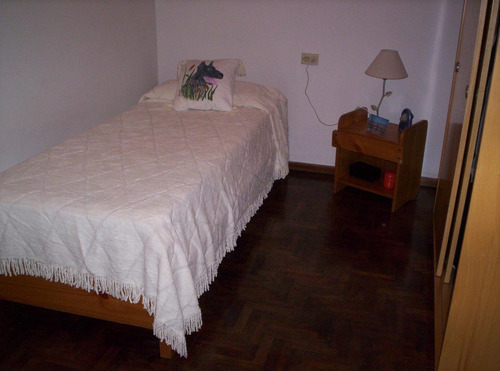 Casa En Venta - 2 Dormitorios 2 Baños - Cochera - 200mts2 - Lanús