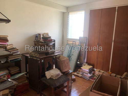 Apartamento Para Remodelar En Venta, Urb. La Urbina