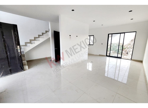 Casa En Venta Ubicada En Lomas De La Presa, Tijuana B. C.