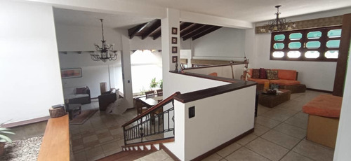 Imagen 10 de 14 de Casa En Sant Omero Tres Pisos 4 Habitaciones Los Teques