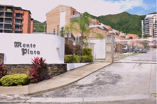 Se Vende Town House De Esquina, De 3 Niveles Conjunto Res Monte Plata Trigal Norte. Codigo: Atth-castro. Luz Coelho.