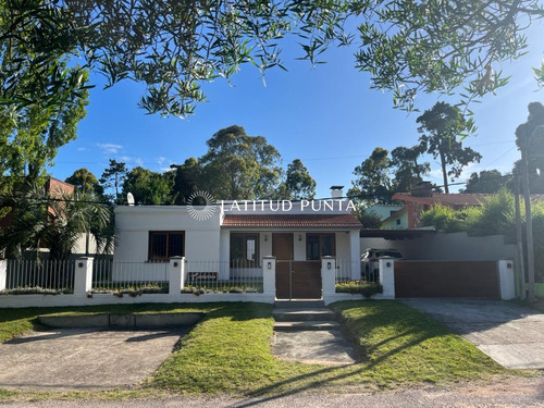 Muy Linda Casa Con Piscina En Pinares