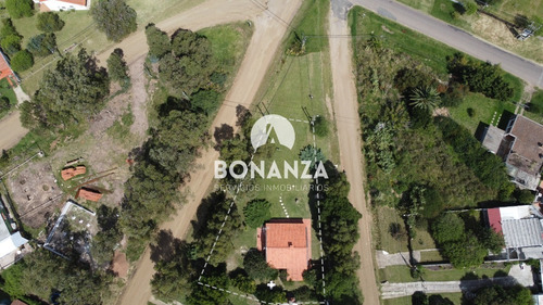 Piriápolis Punta Fría Casa En Venta 350 Mts De La Playa San Francisco. 589 Mts De Terreno Esquina. Salida A Dos Calles.