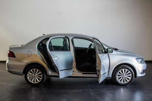 Imagen 3 de 15 de Volkswagen Voyage 2016 1.6 Highline 101cv Aa017