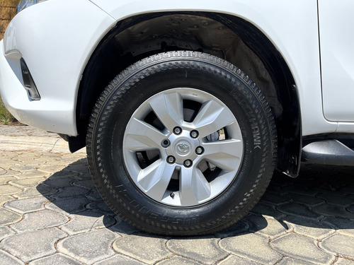 Toyota Hilux 2.7 Cabina Doble Sr Mt