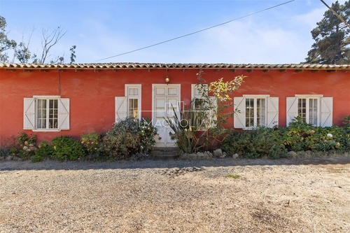 Casa En Venta De 6 Dorm. En Algarrobo