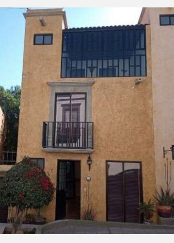 Casa En Venta Condominio 3  Recamaras Fray Junípero - San José El Alto.