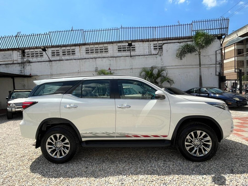 Imagen 4 de 17 de Toyota Fortuner Dubai