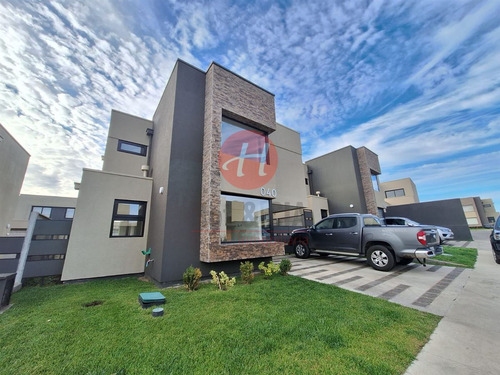 Se Vende Moderna Y Exclusiva Casa Sector Poniente