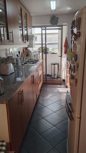 Amplio Departamento Con 3 Dormitorios, 2 En Suite.