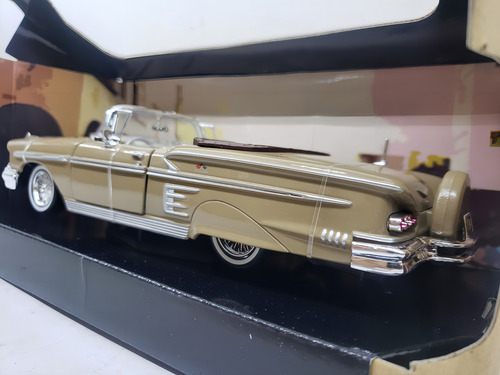 Motormax 1:24 1958 Chevy Impala Convertible Café Lowrider