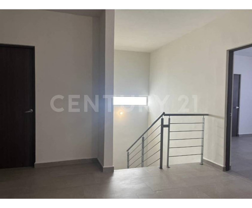 Casa En Renta En Col. Residencial Cumbres La Joya