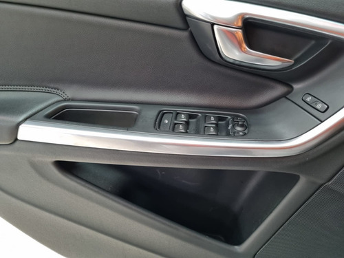 Imagen 15 de 17 de Volvo S60 T4 1,6 Mt 2014