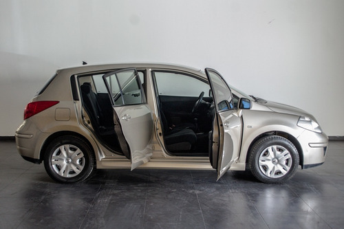 Imagen 5 de 25 de Nissan Tiida 2011 1.8 Visia 5 P Knd