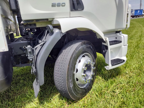 Imagem 4 de 10 de Volvo Vm 260 6x2 2009