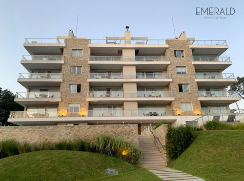 Imagen 2 de 14 de Edificio Emerald - Alquiler De Invierno En Punta Del Este - Apartamentos De 1 Y 2 Dormitorios Con Parrillero