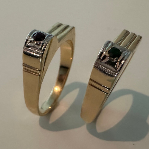 Par De Anéis Em Ouro 18k,um Com Esmeralda E Outro Comrubi. (Usado)