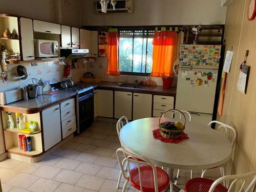 Casa 3 Amb A Refaccionar En Lote De 10 X 25. En Zona Residencial.