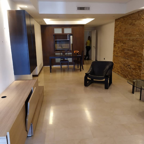 Imagen 4 de 14 de Apartamento Remodelado Con Balcon En Alquiler En Las Mercedes 120mts