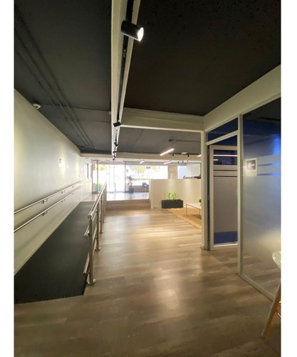 Arriendo Local Comercial De 289.42 M2, Metro Pedro De Valdi
