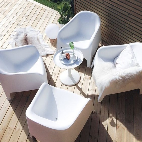 Imagen 6 de 9 de Set De 4 Sillones Plastico Skarpo Negros + Mesa Ratona