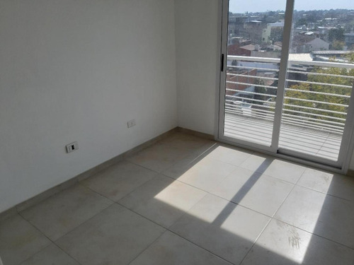 Imagen 10 de 15 de Venta Dto 3 Amb Amplio Y 2 Cochera Financia Dueño Directo