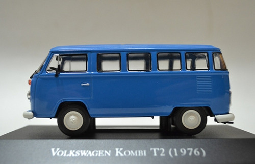 Imagem 3 de 4 de Miniatura Kombi Standard 1976 Escala 1/43 Inesqueciveis